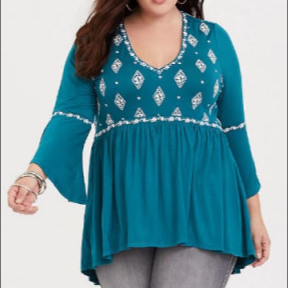 Torrid 1X Super Soft Knits 3/4 Bell Sleeve V-neck Embroidered Babydoll Top 1X